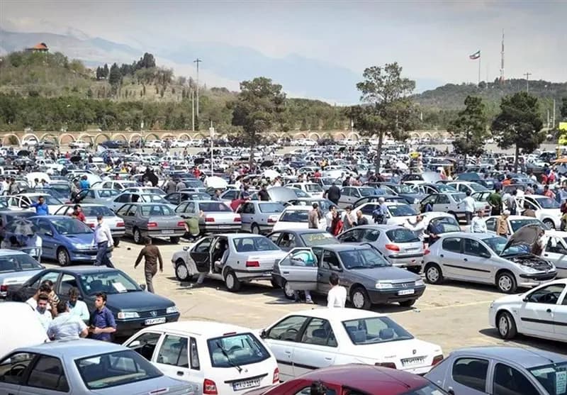 تصویر خبر: قیمت خودرو هیچ تناسبی با درآمد مردم ندارد/ فروشندگان فعلا نمیفروشند!
